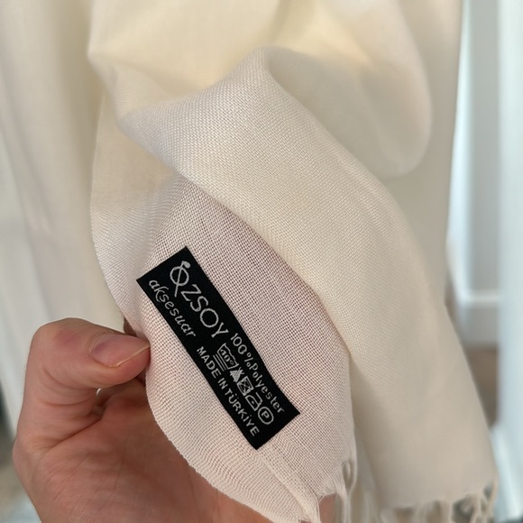 Scarf 🧣 - Picture 2 of 2